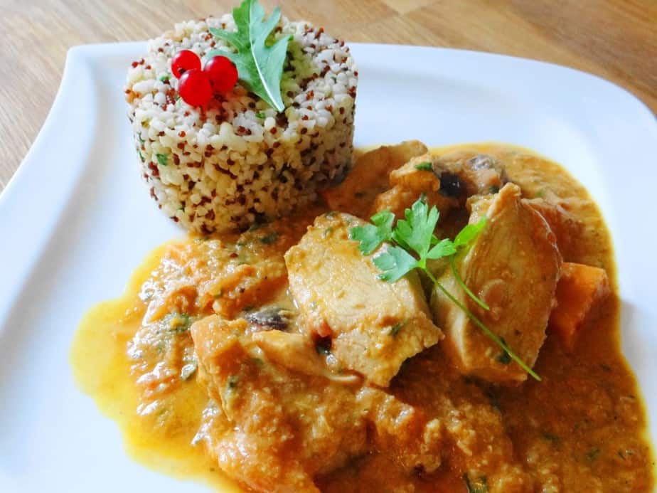 Sommer-Huhn-Mango-Curry mit Quinoa