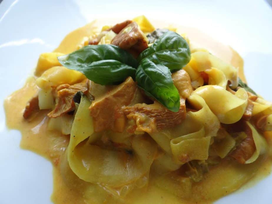 Zucchini-Tagliatelle mit Pfifferlingen